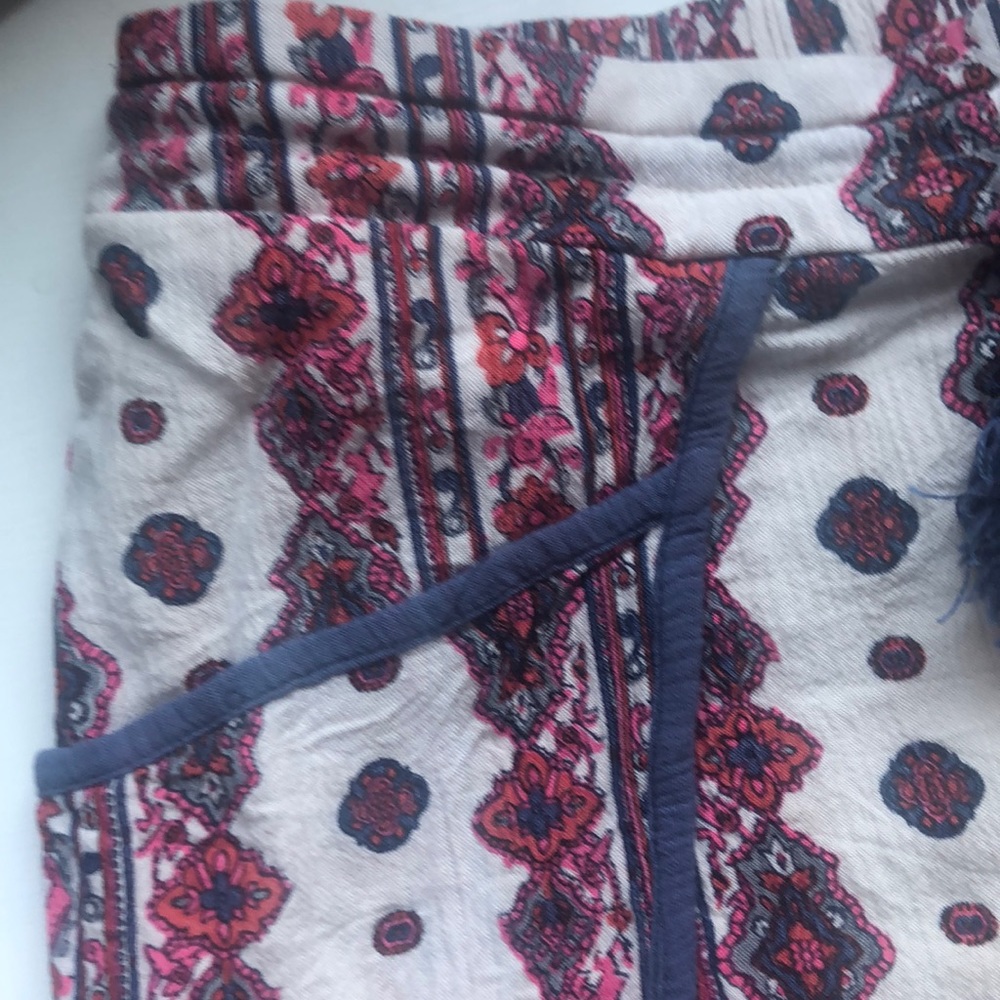 Patterned Flowy Shorts - Picture 6 of 10